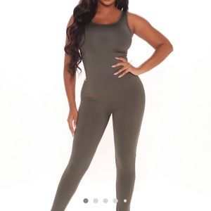 Fashion nova jumpsuit (olive)